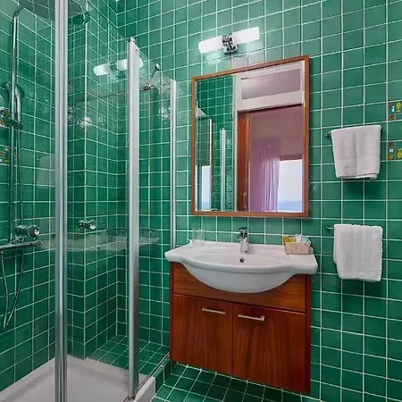 Beautiful Villa On The Seashore ! * Peyia
