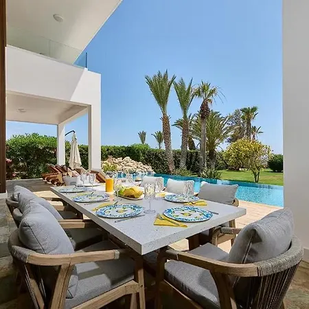 Beautiful Villa On The Seashore !