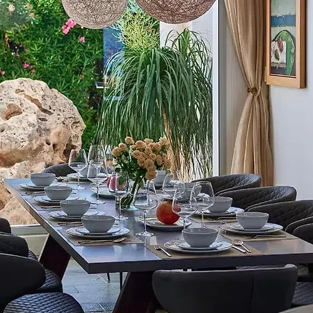 Beautiful Villa On The Seashore ! Peyia