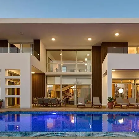 Beautiful Villa On The Seashore ! Villa Peyia