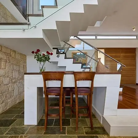 Beautiful Villa On The Seashore ! Pégeia