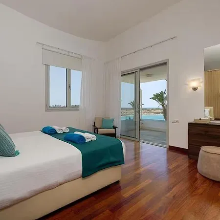 Beautiful Villa On The Seashore ! Pégeia