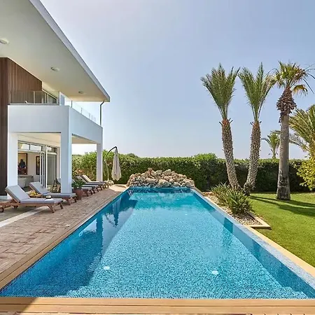 Beautiful Villa On The Seashore ! Villa Pégeia
